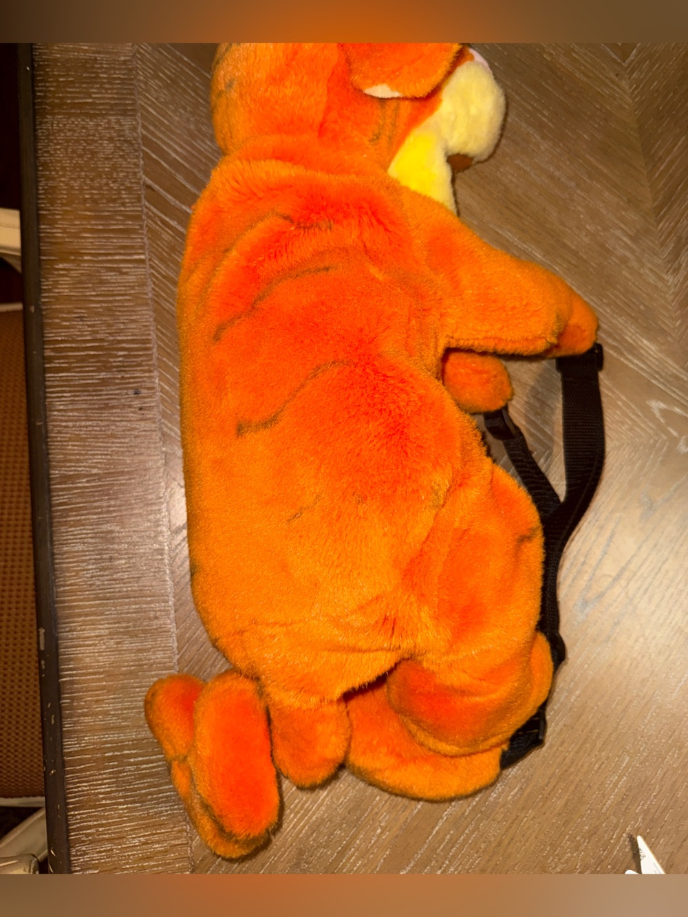 VNT Disney Store 20" Tigger Plush Backpack Bag. Adjustable - Picture 2 of 5